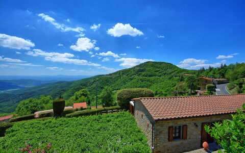 Villa Portole Due: Bjergrige Landskabsformer, Bakke, Bjerg, Highland, Landskab, Hill Station, Landdistrikt, Bjergkæde, Plantation, Dal