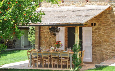 Casale le Fonti: Træ, Møbel, Sommerhus, Dør, Hus, Bord, Stol, Have, Hjem