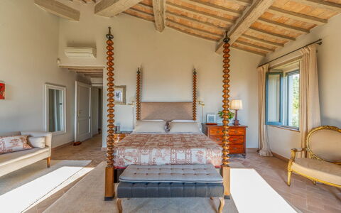 Casalberna: Møbel, Indretning, Gulvbelægning, Etage, Seng, Soveværelse, Hjem, Loft, Bed Frame, Sengetøj