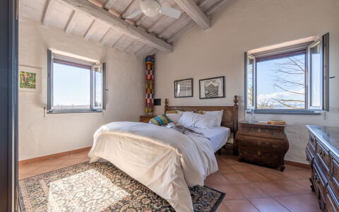 Il Querceto: Seng, Soveværelse, Væg, Sengetøj, Møbel, Sengetøj, Sengetøj, Indretning, Hjem, Etage