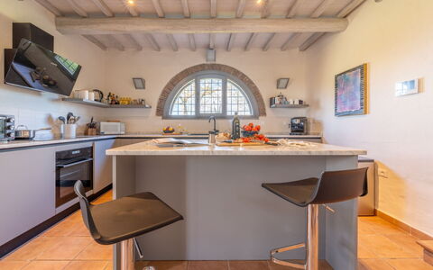 Il Querceto: Møbel, Køkken, Indretning, Countertop, Gulvbelægning, Køkken Apparat, Loft, Cabinetry, Etage, Værelse