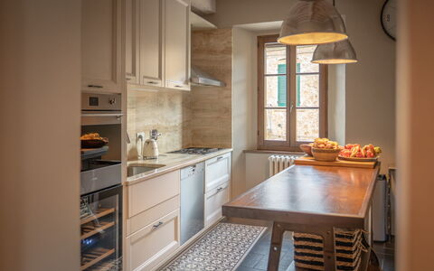 Town House Garden: Møbel, Køkken, Indretning, Køkken Apparat, Gulvbelægning, Countertop, Cabinetry, Større Bandage, Træ, Etage