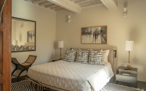 Town House Garden: Møbel, Seng, Indretning, Soveværelse, Etage, Gulvbelægning, Væg, Sengetøj, Sengetøj, Træ