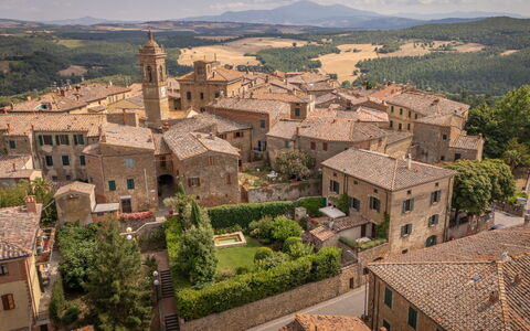 Town House Garden: Arkitektur, Landskab, Menneskelig Bosættelse, Estate, Gårdsplads, Forstad, Landsby, Landscaping, Fugleperspektiv, Mansion