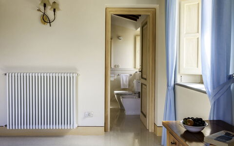 Podere Bella Vista: Indretning, Gulvbelægning, Etage, Værelse, Molding, Billedramme, Maling, Bejdse, Hårdttræ, Pude