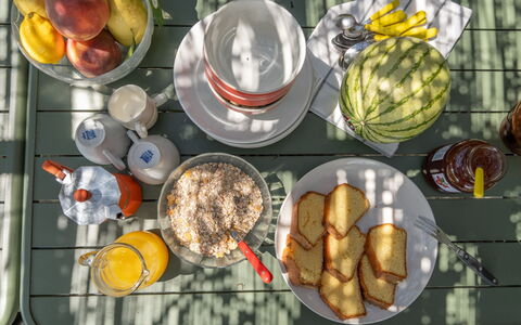 La Piccola Oasi: Mad, Bordservice, Frugt, Serveware, Tallerkner, Ingrediens, Bord, Fremstille, Plade, Drinkware