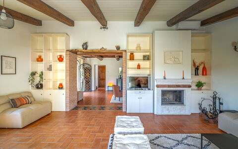 La Piccola Oasi: Møbel, Gulvbelægning, Indretning, Væg, Etage, Træ, Loft, Værelse, Stue, Belysning