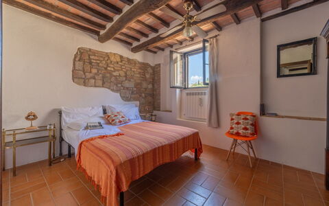 La Piccola Oasi: Væg, Soveværelse, Seng, Møbel, Sengetøj, Sengetøj, Sengetøj, Indretning, Værelse, Bed Frame