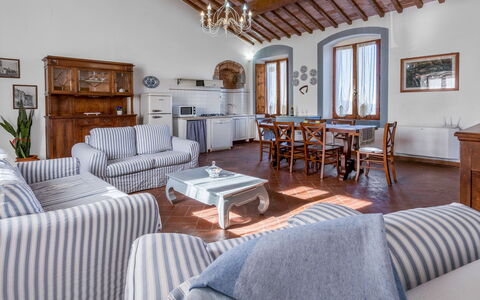 Agriturismo Agresto Apartments And Cottage, Pool,: Møbel, Indretning, Hjem, Bord, Gulvbelægning, Stol, Værelse, Lejlighed, Stue, Loft