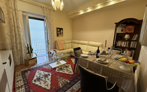 Sto Bene Qua: Møbel, Indretning, Gulvbelægning, Etage, Træ, Værelse, Loft, Bord, Couch, Stue