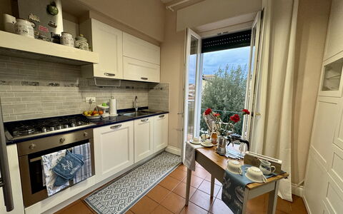 Sto Bene Qua: Køkken Apparat, Køkken, Større Bandage, Møbel, Countertop, Indretning, Gulvbelægning, Husholdningsapparat, Cabinetry, Værelse