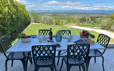 Belmonte Spereto Apartment With Pool, Montaione: Møbel, Udendørs Møbler, Bord, Udendørs Bord, Stol, Køkken & Spisebord, Have, Gårdhave, Kaffebord, Gård