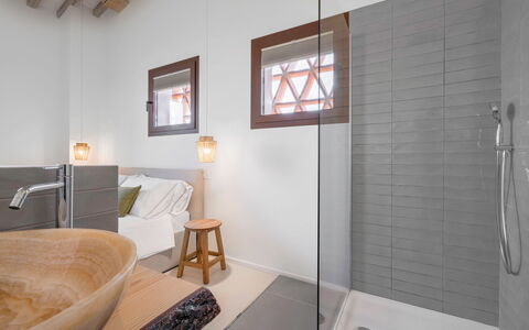 Belmonte Spereto Apartment With Pool, Montaione: Indretning, Gulvbelægning, Etage, Væg, Træ, Sanitærarmatur, Loft, Belysning, Lysarmatur, Badeværelse