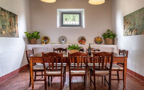 In the Heart of Chianti, Pool, Wifi, View - Lillia: Møbel, Bord, Indretning, Træ, Spisestue, Køkken & Spisebord, Gulvbelægning, Stol, Billedramme, Belysning