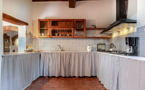 In the Heart of Chianti, Pool, Wifi, View - Lillia: Køkken, Indretning, Countertop, Gulvbelægning, Større Bandage, Køkken Apparat, Belysning, Møbel, Cabinetry, Loft