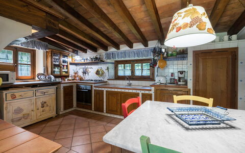 Grace Home, Pool, Wifi, Gambassi Terme: Køkken, Møbel, Indretning, Træ, Countertop, Loft, Gulvbelægning, Cabinetry, Hjem, Køkken & Spisebord