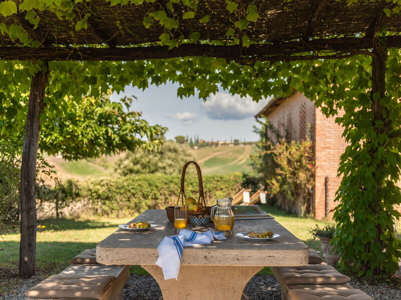 Country House In Tuscan Hills