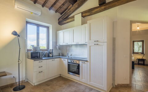 Cottage Monti Pet Friendly With Shared Pool: Møbel, Indretning, Gulvbelægning, Træ, Loft, Køkken Apparat, Cabinetry, Værelse, Etage, Køkken