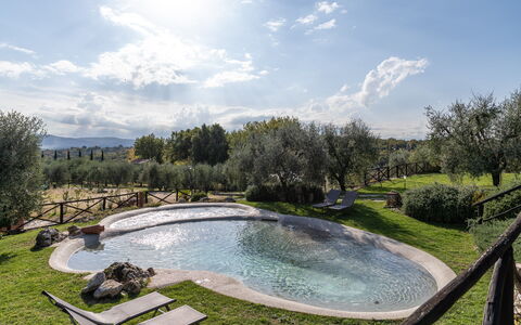 Villa L'elsa Beautiful Country Home With View: Svømmepøl, Water Feature, Have, Afspejling, Landscaping, Dam, Udendørs Møbler, Udvej, Backyard, Hacienda