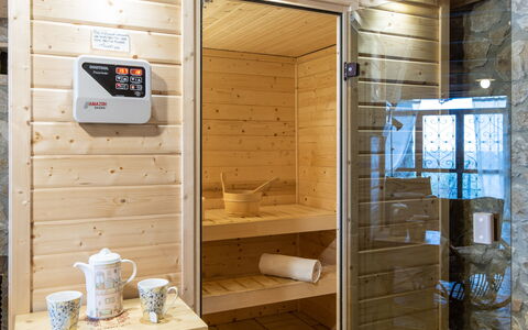 Villa L'elsa Beautiful Country Home With View: Træ, Indretning, Gulvbelægning, Værelse, Etage, Loft, Bejdse, Hårdttræ, Stol