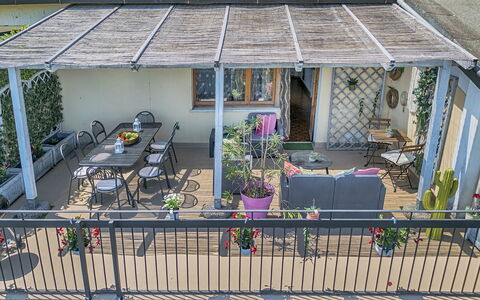 Casamia Tuscan Oasis: 4Br Panoramic Penthouse, Sky: Møbel, Bord, Stol, Blomsterkrukke, Udendørs Møbler, Veranda, Skygge, Udendørs Bord, Altan, Udendørs Struktur