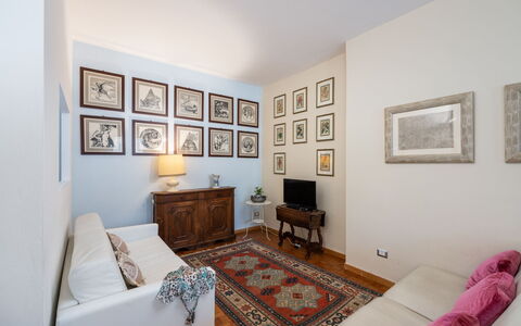 Casamia Tuscan Oasis: 4Br Panoramic Penthouse, Sky: Indretning, Møbel, Gulvbelægning, Couch, Etage, Billedramme, Stue, Værelse, Loft, Belysning