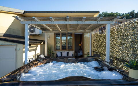 Casamia Tuscan Oasis: 4Br Panoramic Penthouse, Sky: Kompositmateriale, Svømmepøl, Skygge, Udendørs Møbler, Design, Jacuzzi, Udendørs Struktur, Eco Hotel, Udvej