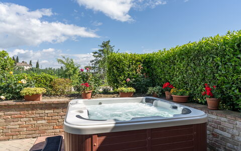 Capanna Di Elfo: Svømmepøl, Blomsterkrukke, Udvej, Have, Badekar, Eco Hotel, Sanitærarmatur, Fritid, Stueplante