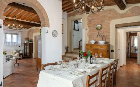 Capanna Di Elfo: Møbel, Indretning, Træ, Bord, Gulvbelægning, Køkken & Spisebord, Loft, Stol, Spisestue, Etage