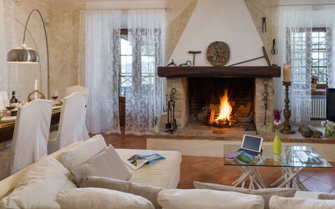 Capanna Al Lago: Møbel, Indretning, Gulvbelægning, Træ, Etage, Værelse, Stue, Belysning, Loft, Hearth