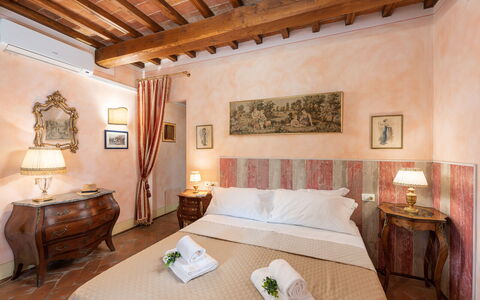 Dimora Di Castroncello: Væg, Møbel, Indretning, Hjem, Etage, Blomsterkrukke, Soveværelse, Seng, Lejlighed, Stueplante