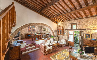 Podere Lorena, Charming Tuscan Farmhouse