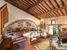 Podere Lorena, Charming Tuscan Farmhouse