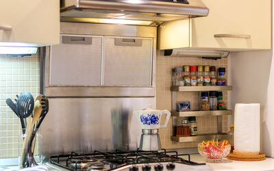 The Silent Courtyard Retreat: Spacious 2-Bedroom S