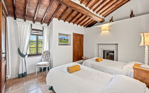 La Dimora del Chianti Dimora: Stunning Tuscan Ston: Hjem, Møbel, Hus, Seng, Soveværelse, Lejlighed, Udvej, Villa, Hotel, Estate