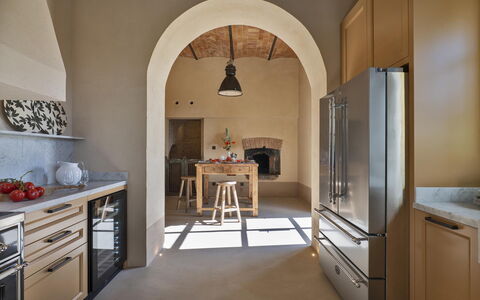 Villa del Mangia, 5Panoramic Pool and Chef Service: Møbel, Indretning, Gulvbelægning, Væg, Træ, Etage, Køkken, Loft, Countertop, Belysning