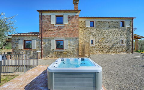 Marielena Authentic Chianti Retreat: Panoramic Vie: Svømmepøl, Sanitærarmatur, Badekar, Udvej, Design, Gårdsplads, Water Feature, Thermae, Jacuzzi