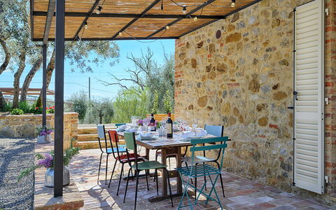 Marielena Authentic Chianti Retreat: Panoramic Vie: Møbel, Bord, Udendørs Møbler, Køkken & Spisebord, Stol, Udendørs Bord, Gårdhave, Skygge, Spisestue, Restaurant