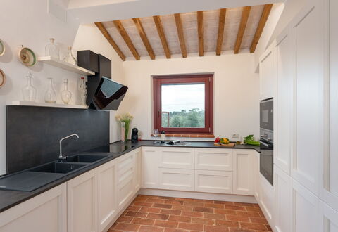 Marielena Authentic Chianti Retreat: Panoramic Vie: Køkken, Countertop, Indretning, Gulvbelægning, Køkken Apparat, Cabinetry, Træ, Møbel, Etage, Hjem