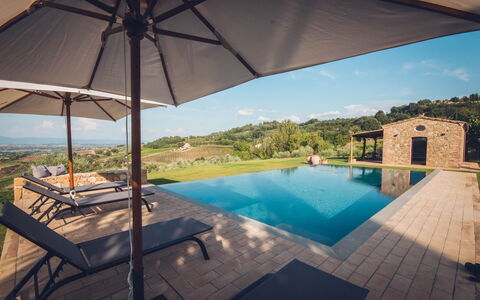 Villa Petrosa: Your Private Escape Overlooking the: Svømmepøl, Fritid, Fritid, Udendørs Møbler, Udvej, Estate, Ferie, Eco Hotel, Liggestol, Villa