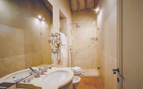 Villa Petrosa: Your Private Escape Overlooking the: Indretning, Gulvbelægning, Væg, Etage, Sanitærarmatur, Loft, Møbel, Badeværelse, Belysning, Værelse