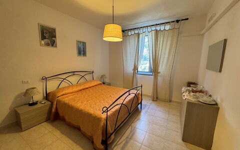 Il Volo Del Nibbio: Seng, Soveværelse, Møbel, Sengetøj, Sengetøj, Indretning, Etage, Gulvbelægning, Træ, Sengetøj