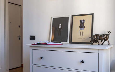 Green Suite Florence: Møbel, Indretning, Værelse, Gulvbelægning, Etage, Hjem, Skuffe, Dresser, Cabinetry