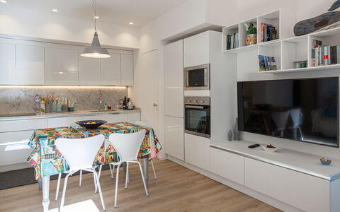 La Casa Dei Mandarini: Møbel, Indretning, Køkken, Gulvbelægning, Væg, Køkken Apparat, Countertop, Cabinetry, Træ, Loft