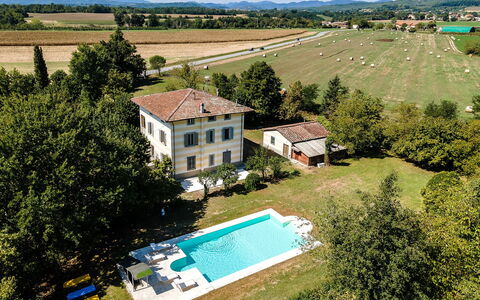 Villa Amelia: Bygning, Hus, Boligområde, Hjem, Svømmepøl, Estate, Menneskelig Bosættelse, Stuehus, Sommerhus, Lawn