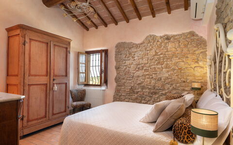 Casa Meletta: Møbel, Væg, Indretning, Hjem, Gulvbelægning, Soveværelse, Sengetøj, Seng, Værelse, Bed Frame