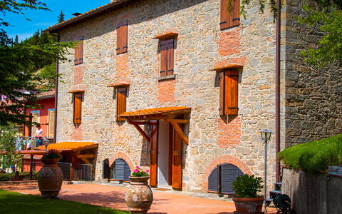 Agriturismo Casa Da Pietro: Mursten, Have, Estate, Hacienda, Villa, Landscaping, Stuehus, Backyard, Eco Hotel