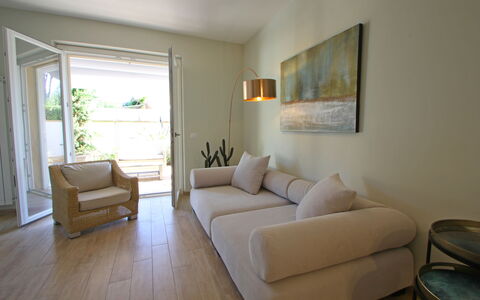 Casa Rossella: Møbel, Couch, Gulvbelægning, Indretning, Væg, Etage, Træ, Stue, Værelse