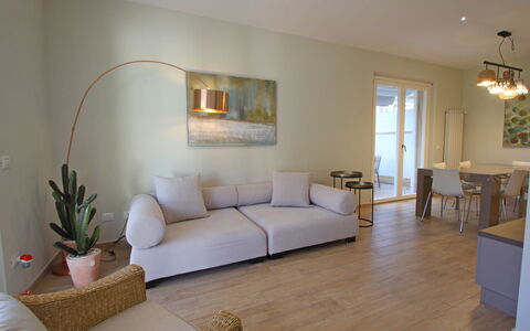 Casa Rossella: Møbel, Indretning, Gulvbelægning, Etage, Væg, Couch, Træ, Stue, Værelse, Bord