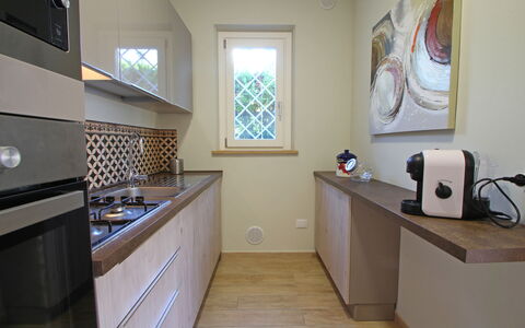 Casa Rossella: Køkken Apparat, Køkken, Countertop, Større Bandage, Indretning, Husholdningsapparat, Cabinetry, Gulvbelægning, Træ, Komfur